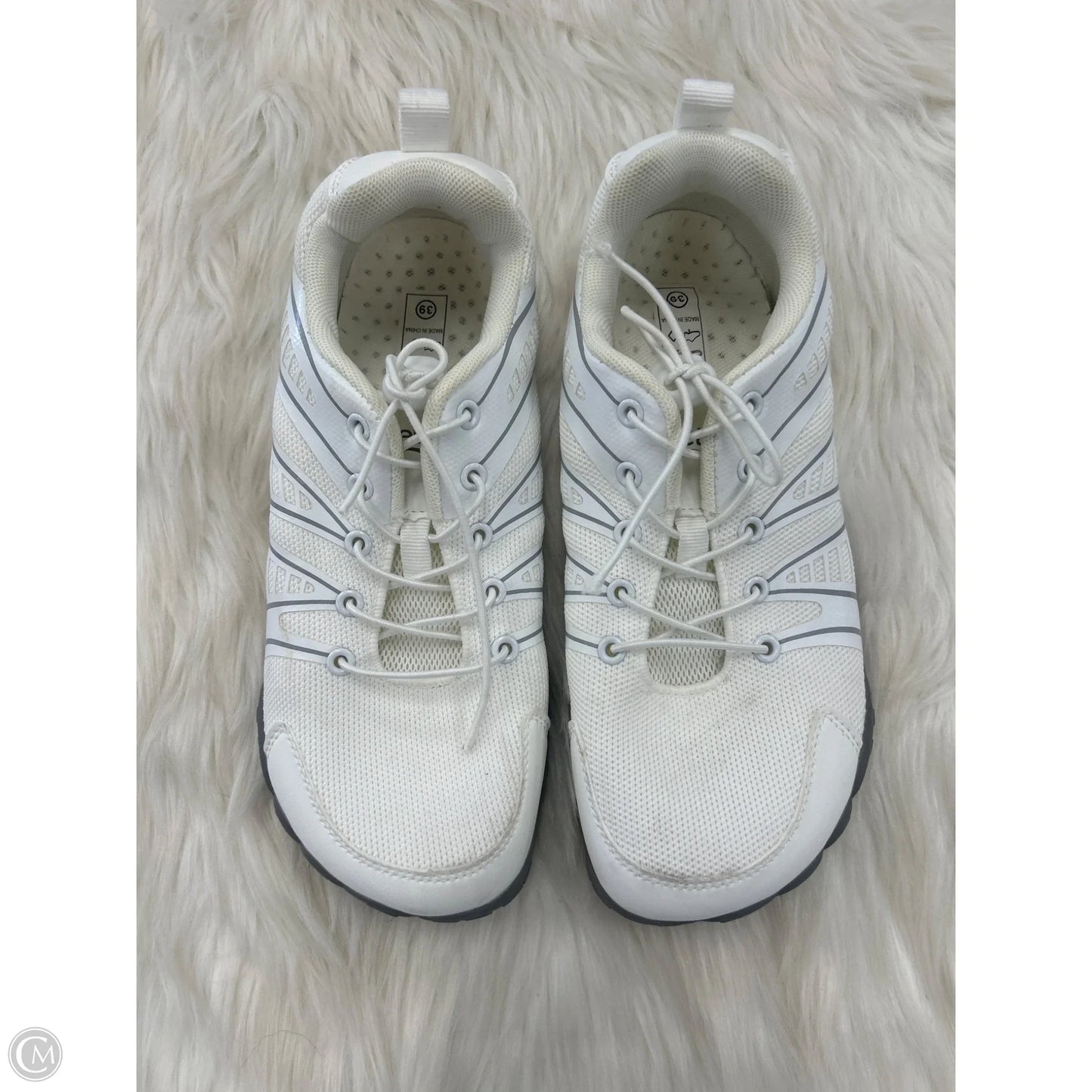 Shoes Sneakers By Clothes Mentor In White, Size: 9