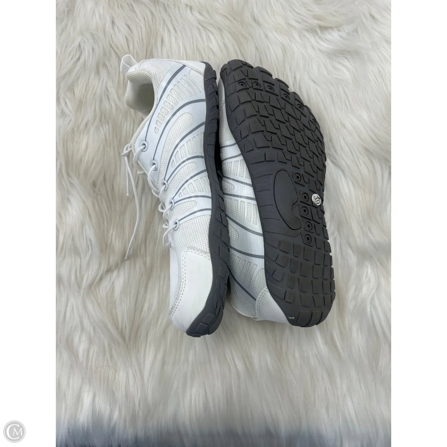 Shoes Sneakers By Clothes Mentor In White, Size: 9