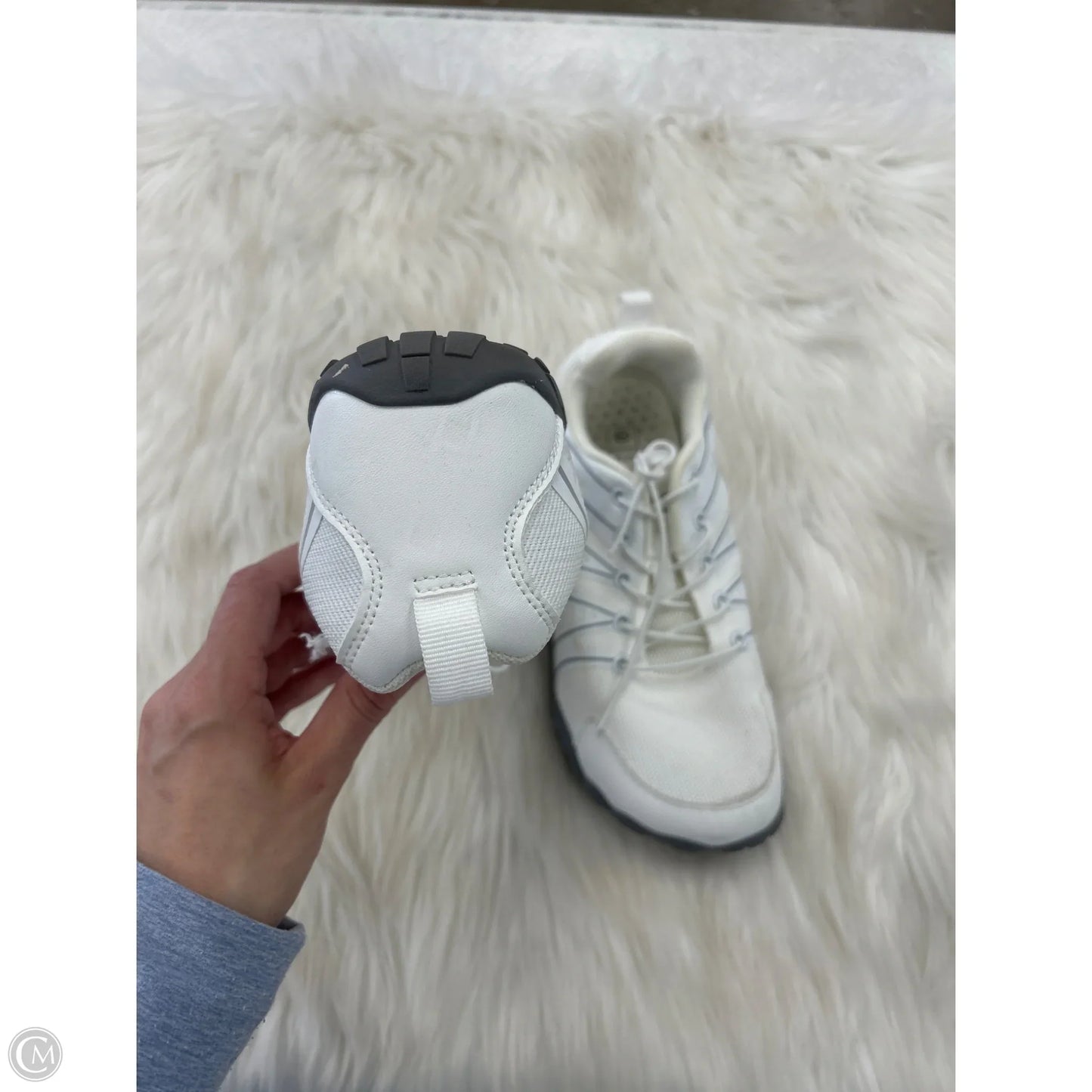 Shoes Sneakers By Clothes Mentor In White, Size: 9