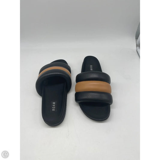 Sandals Flats By Clothes Mentor In Black & Brown, Size: 9