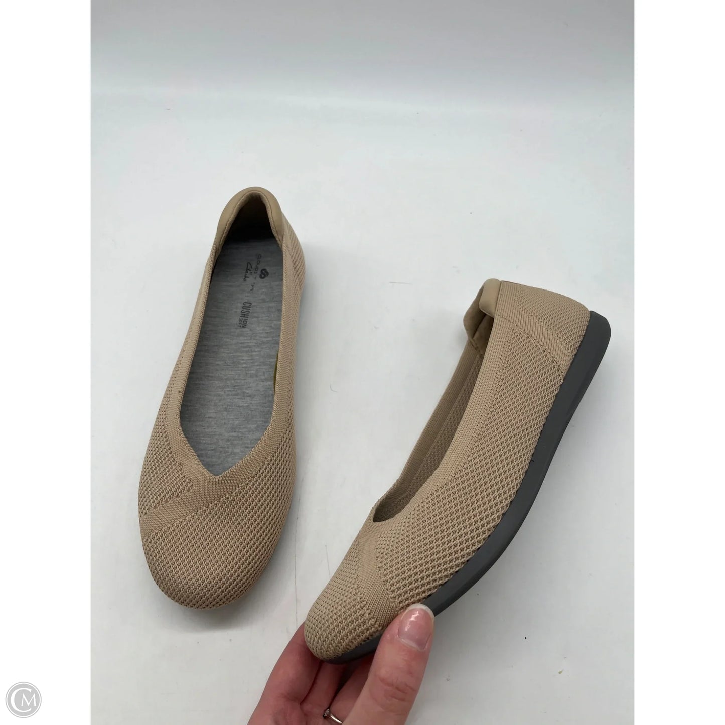 Shoes Flats By Clarks In Tan, Size: 7