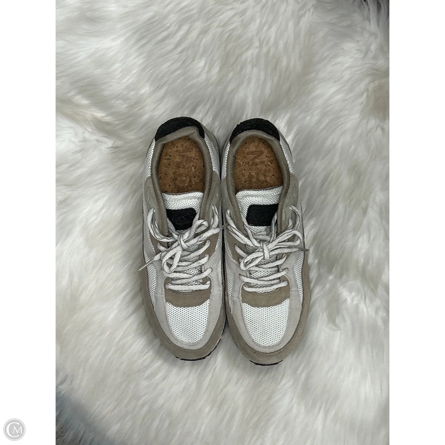 Shoes Sneakers By Clothes Mentor In Tan, Size: 10