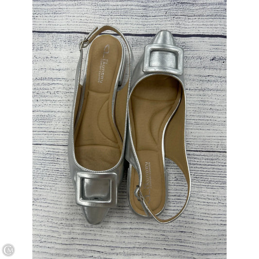 Shoes Flats By Cl By Chinese Laundry In Silver, Size: 9