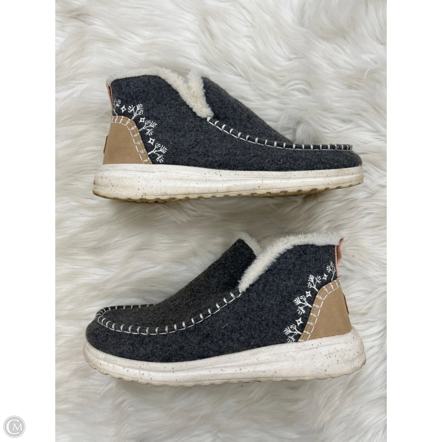 Shoes Flats By Hey Dude In Grey, Size: 7