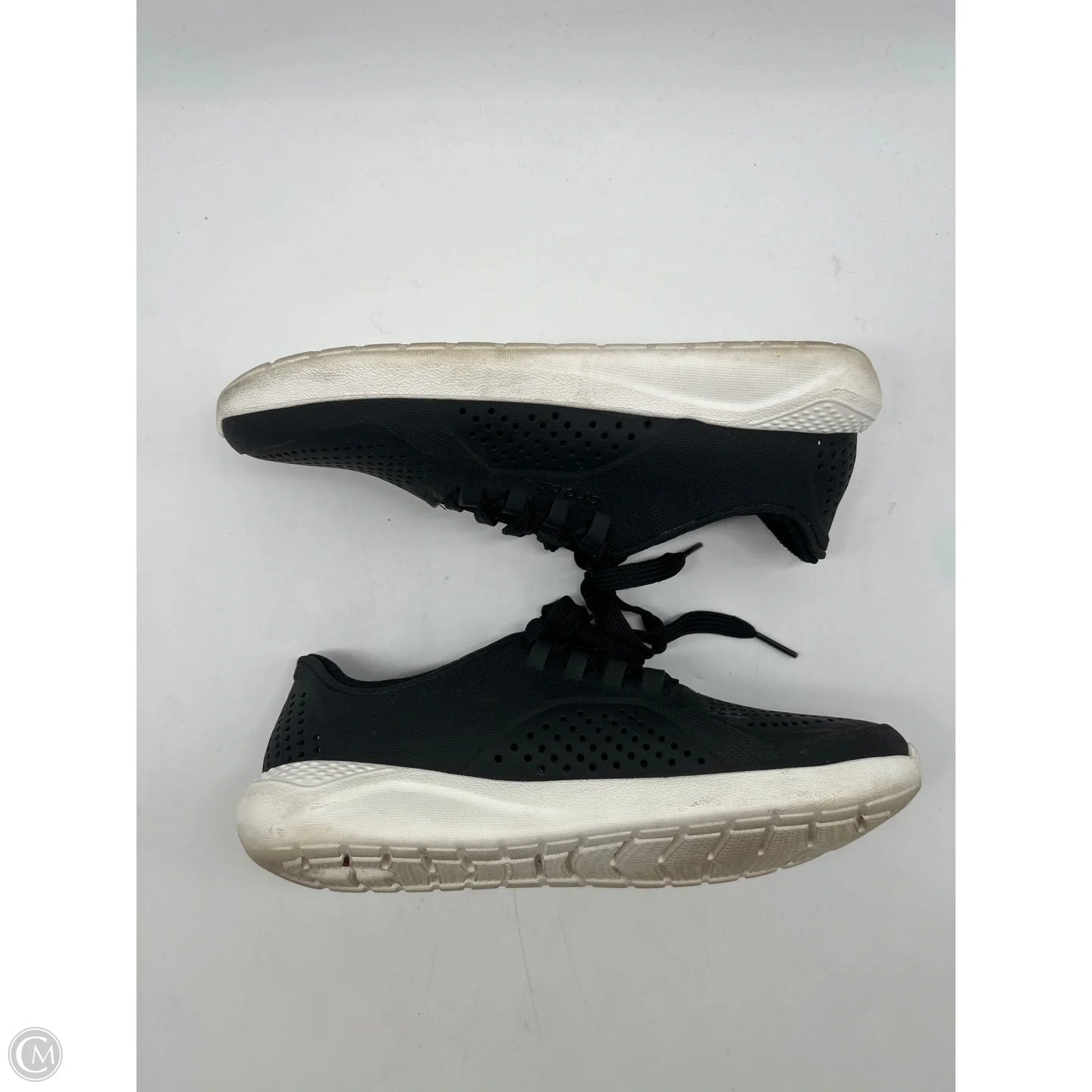 Shoes Flats By Crocs In Black, Size: 7