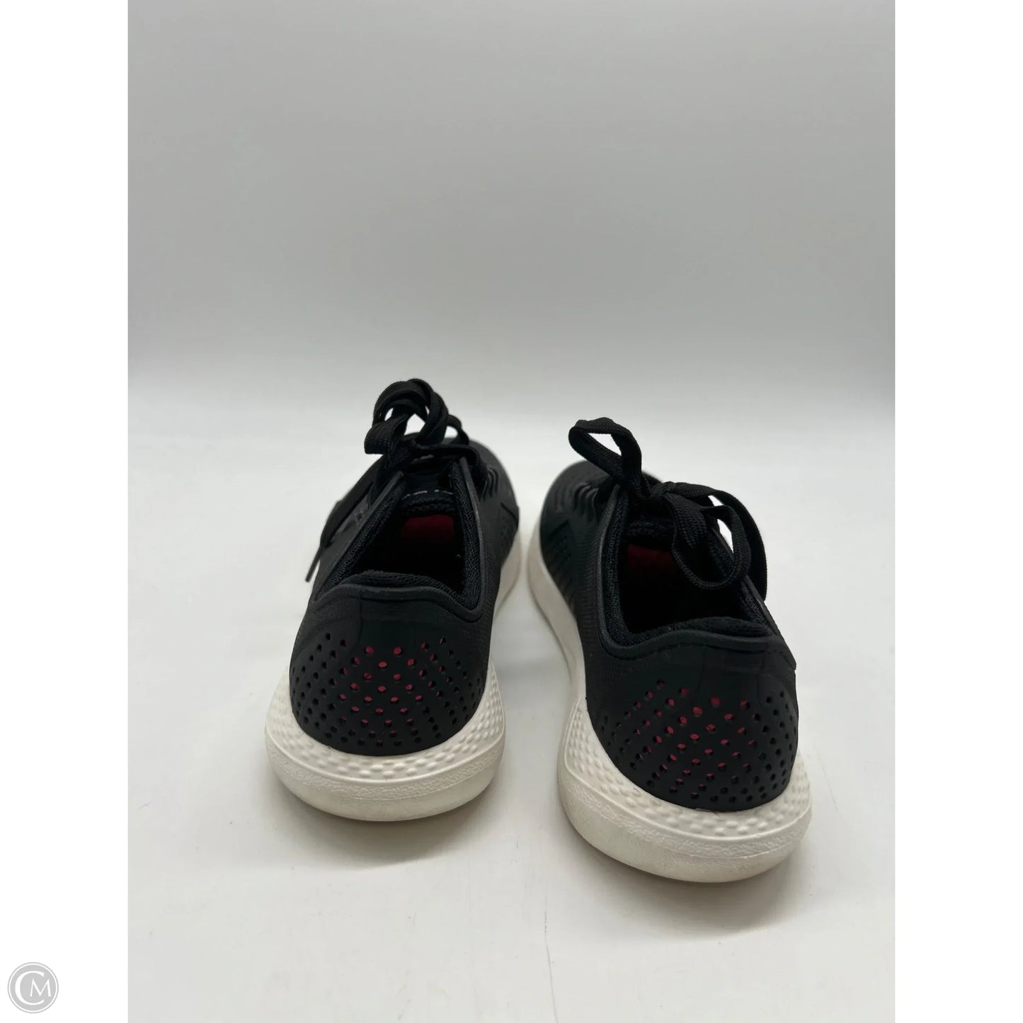 Shoes Flats By Crocs In Black, Size: 7