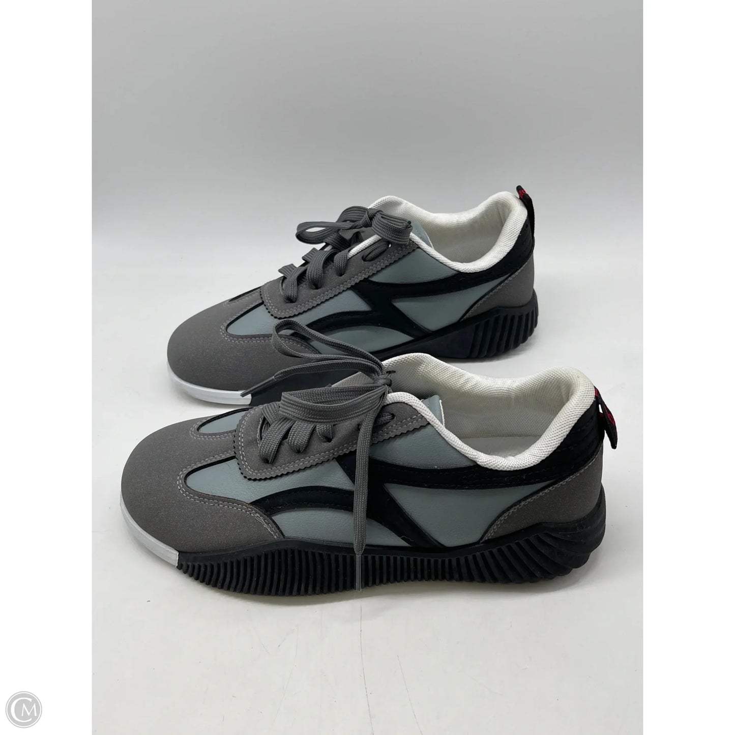 Shoes Sneakers By Clothes Mentor In Grey, Size: 10