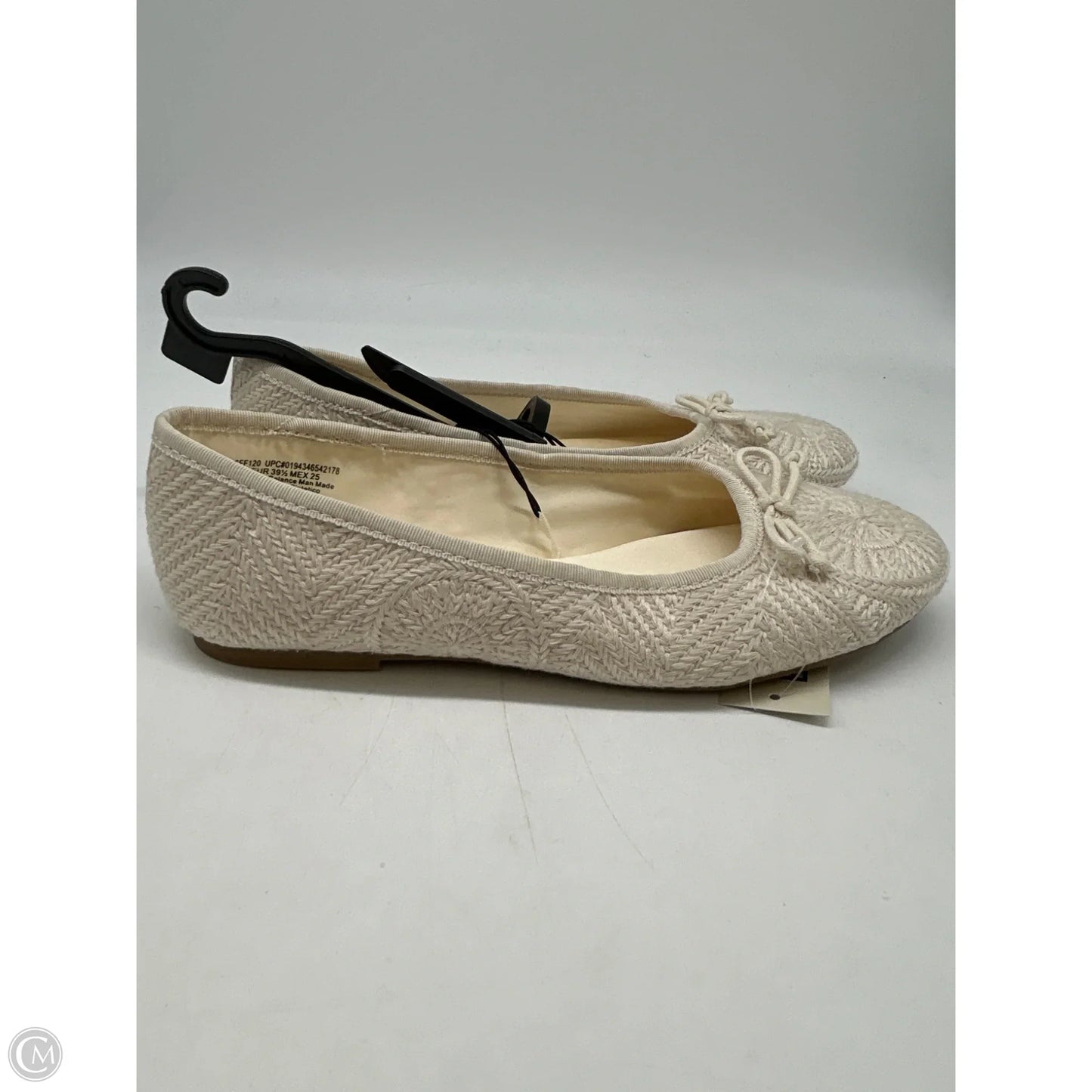 Shoes Flats By No Boundaries In Cream, Size: 8