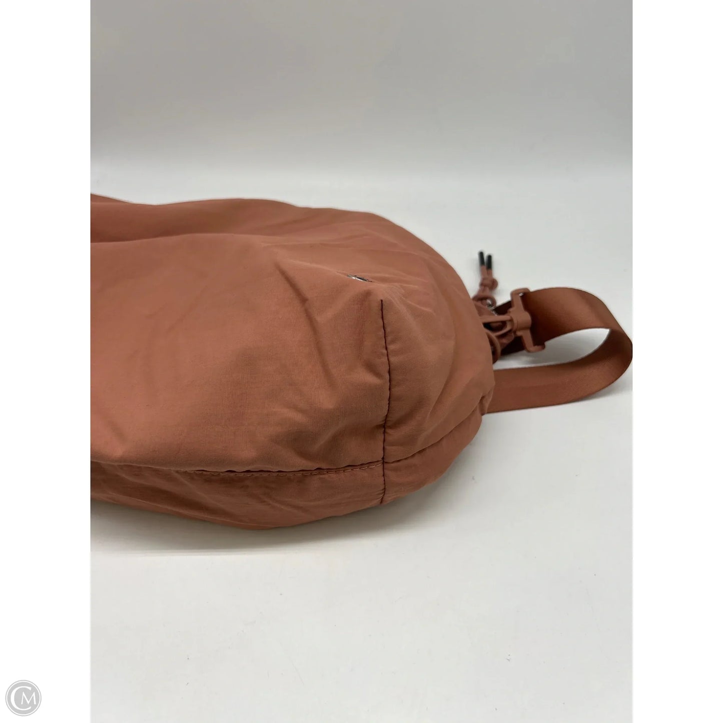 Handbag By Bearpaw, Size: Medium