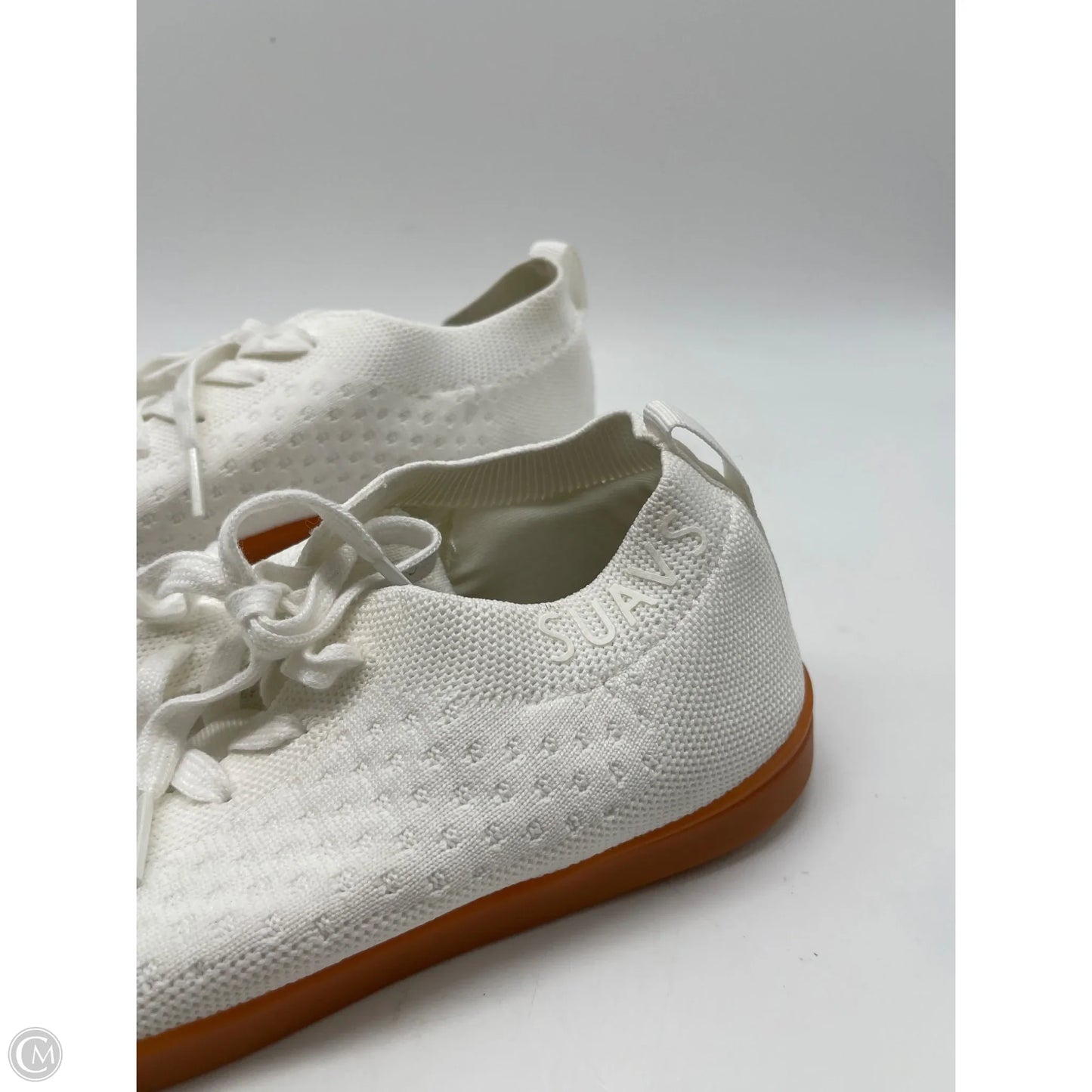 Shoes Sneakers By Clothes Mentor In White, Size: 6.5