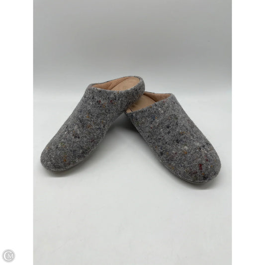 Shoes Flats By Fitflop In Grey, Size: 7