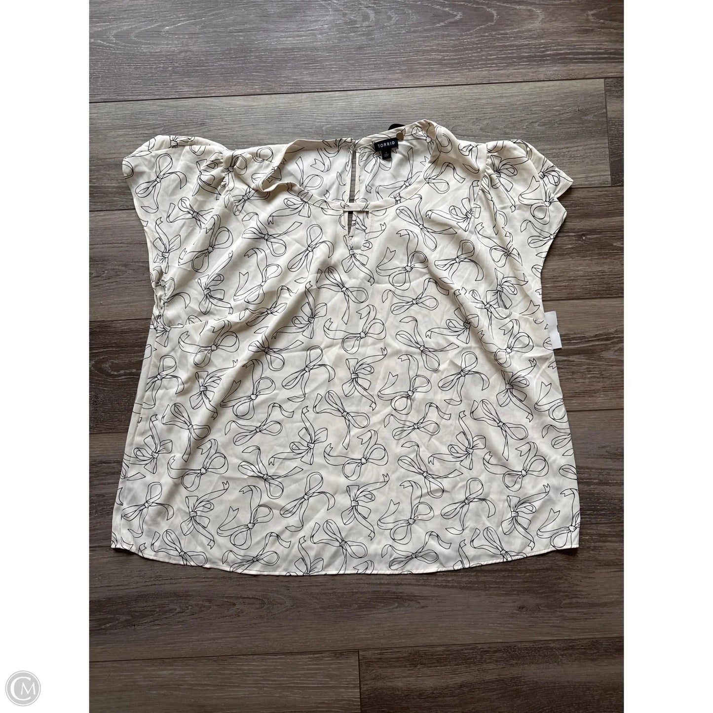 Top Short Sleeve By Torrid In Cream, Size: 2x