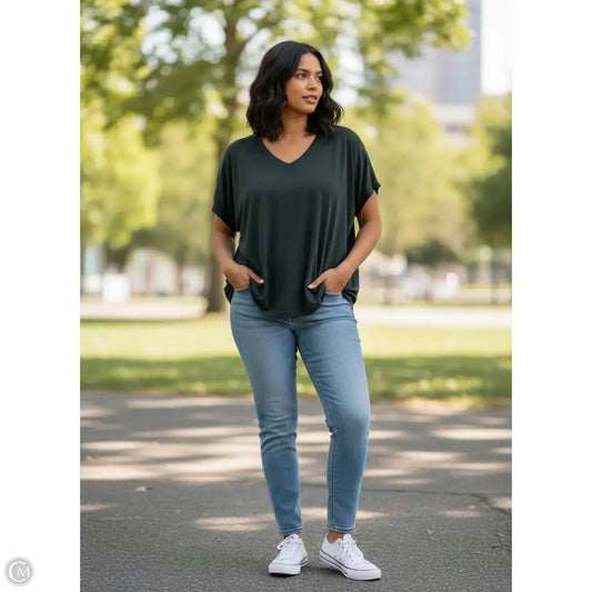 Top Short Sleeve By Maurices In Black, Size: 2x