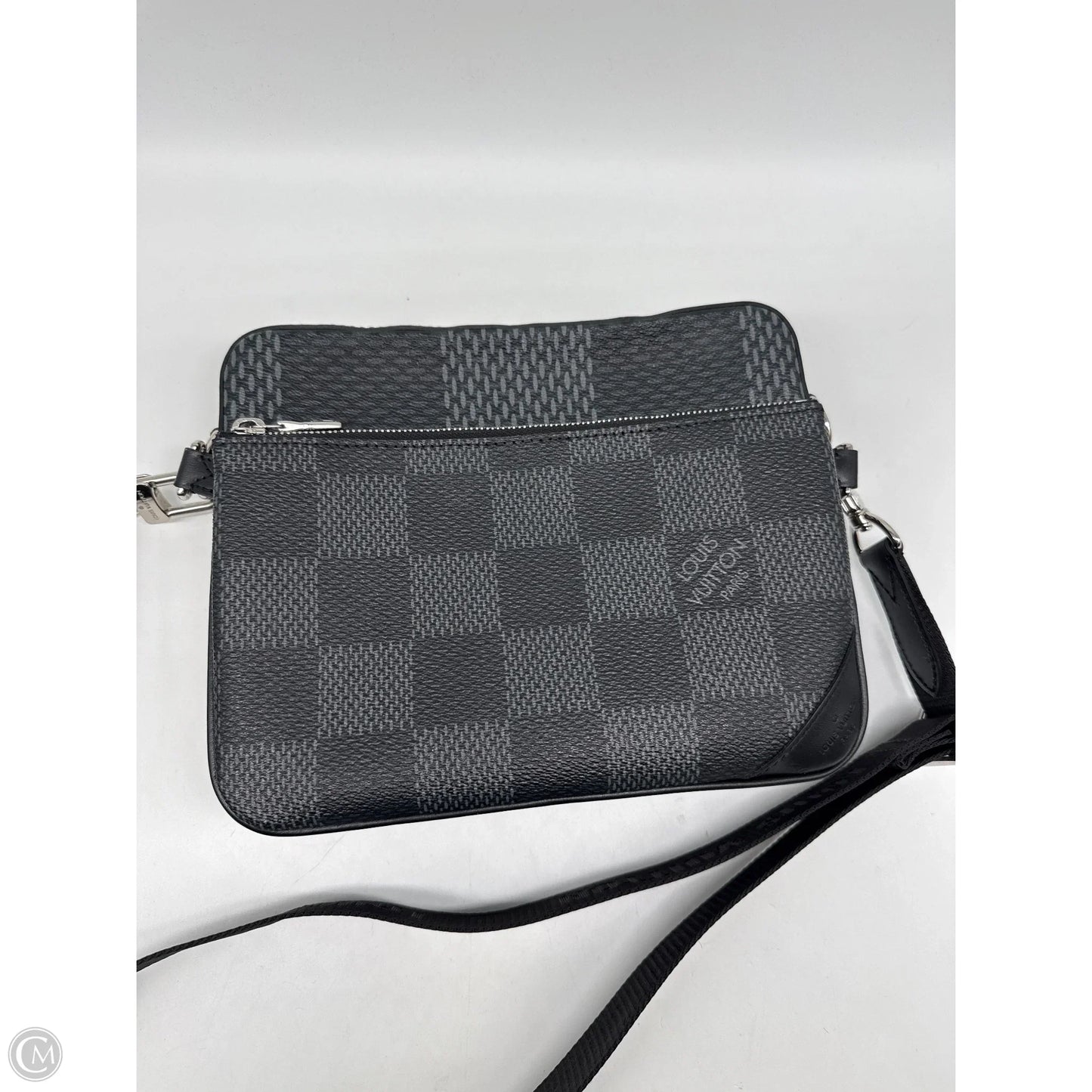 Crossbody Luxury Designer By Louis Vuitton, Size: Medium