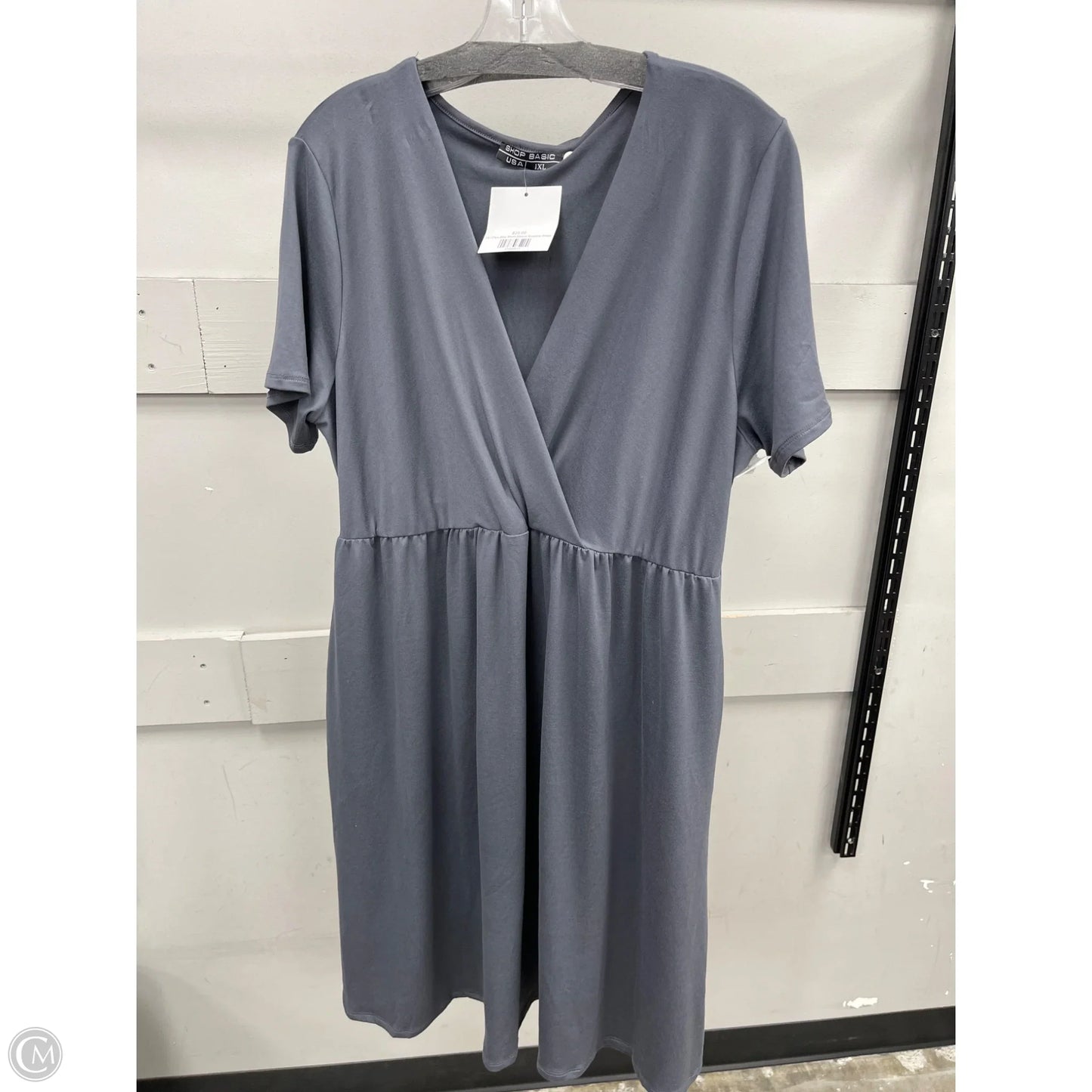 Dress Casual Short By Clothes Mentor In Grey, Size: 1x