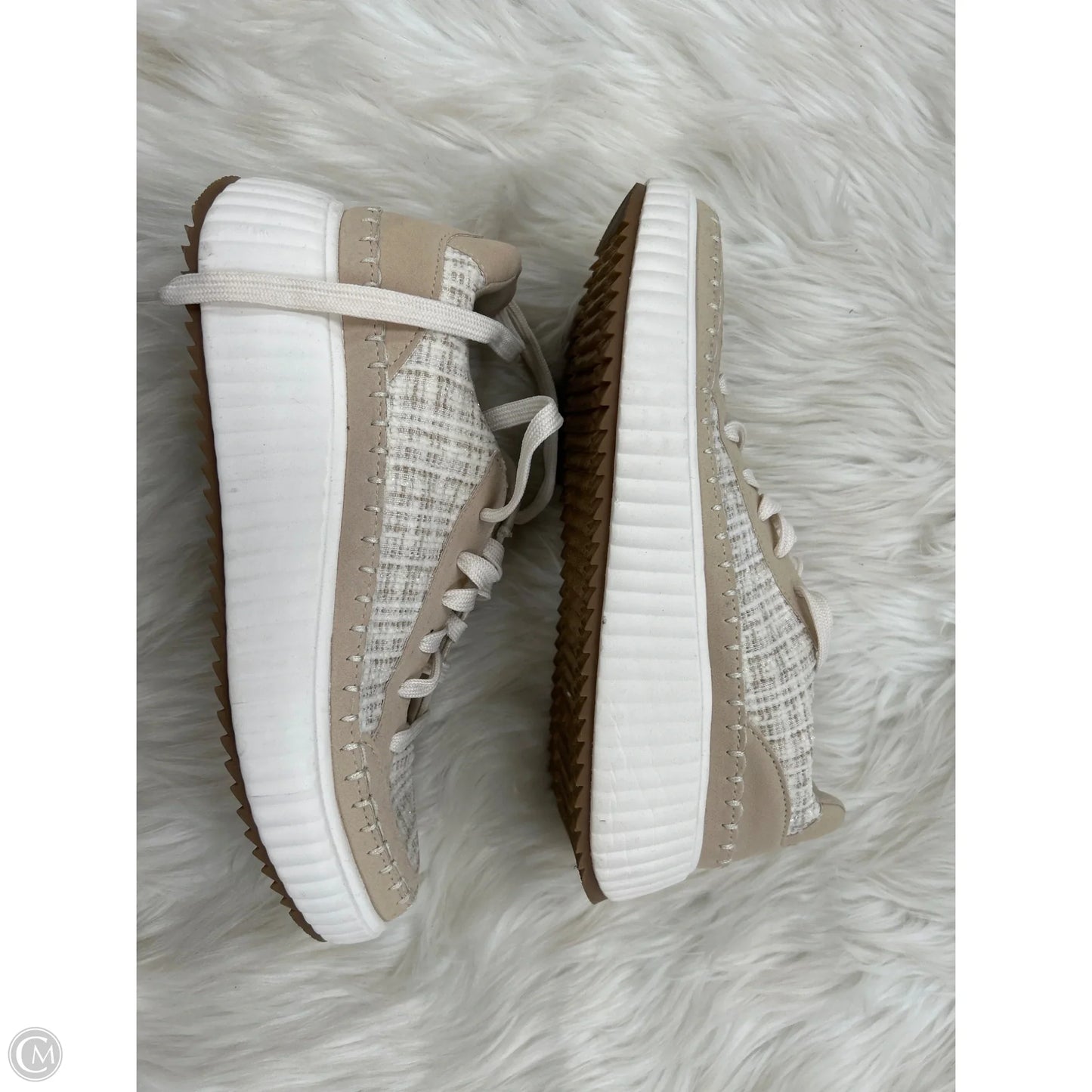 Shoes Sneakers By Serra In Tan, Size: 9