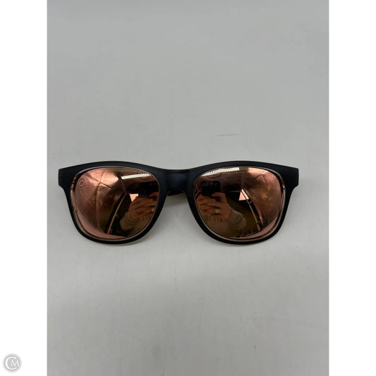 Sunglasses By Clothes Mentor, Size: Medium