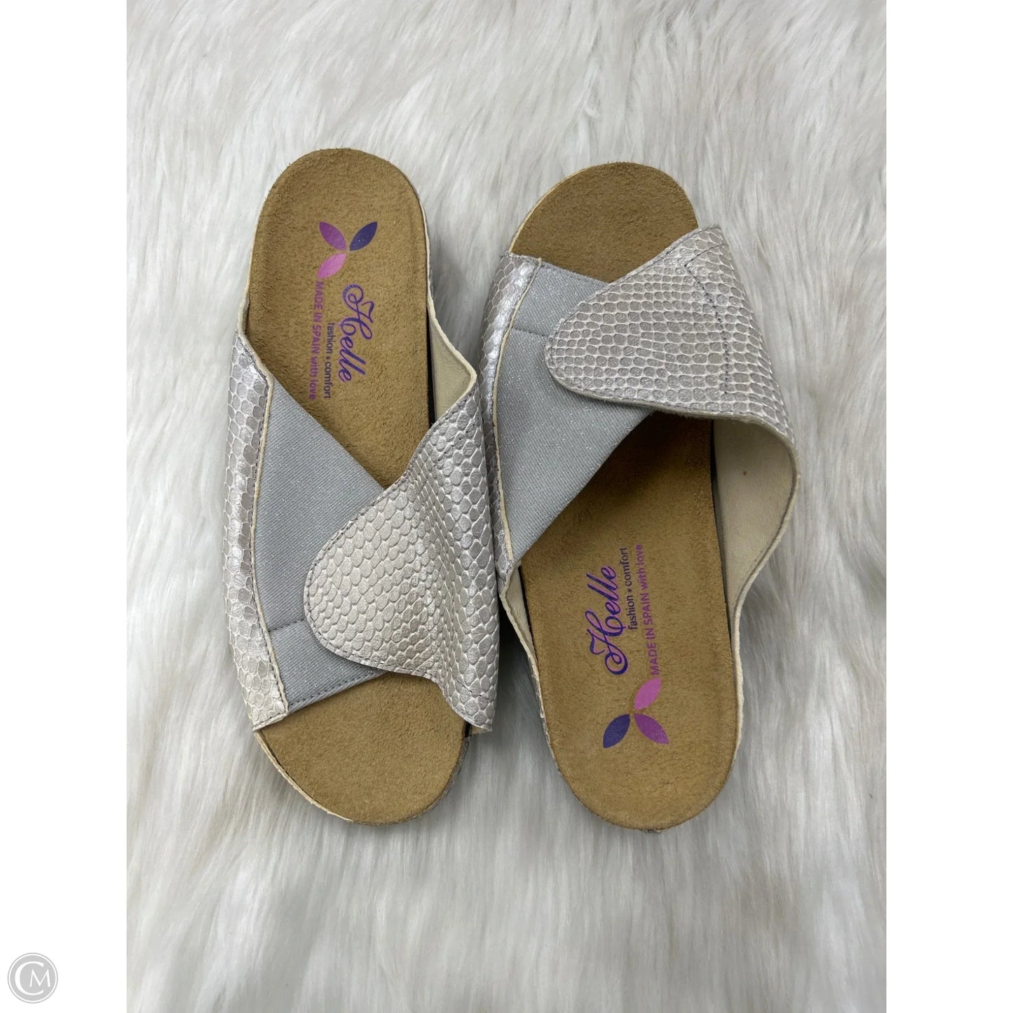 Sandals Flats By Clothes Mentor In Silver, Size: 7.5
