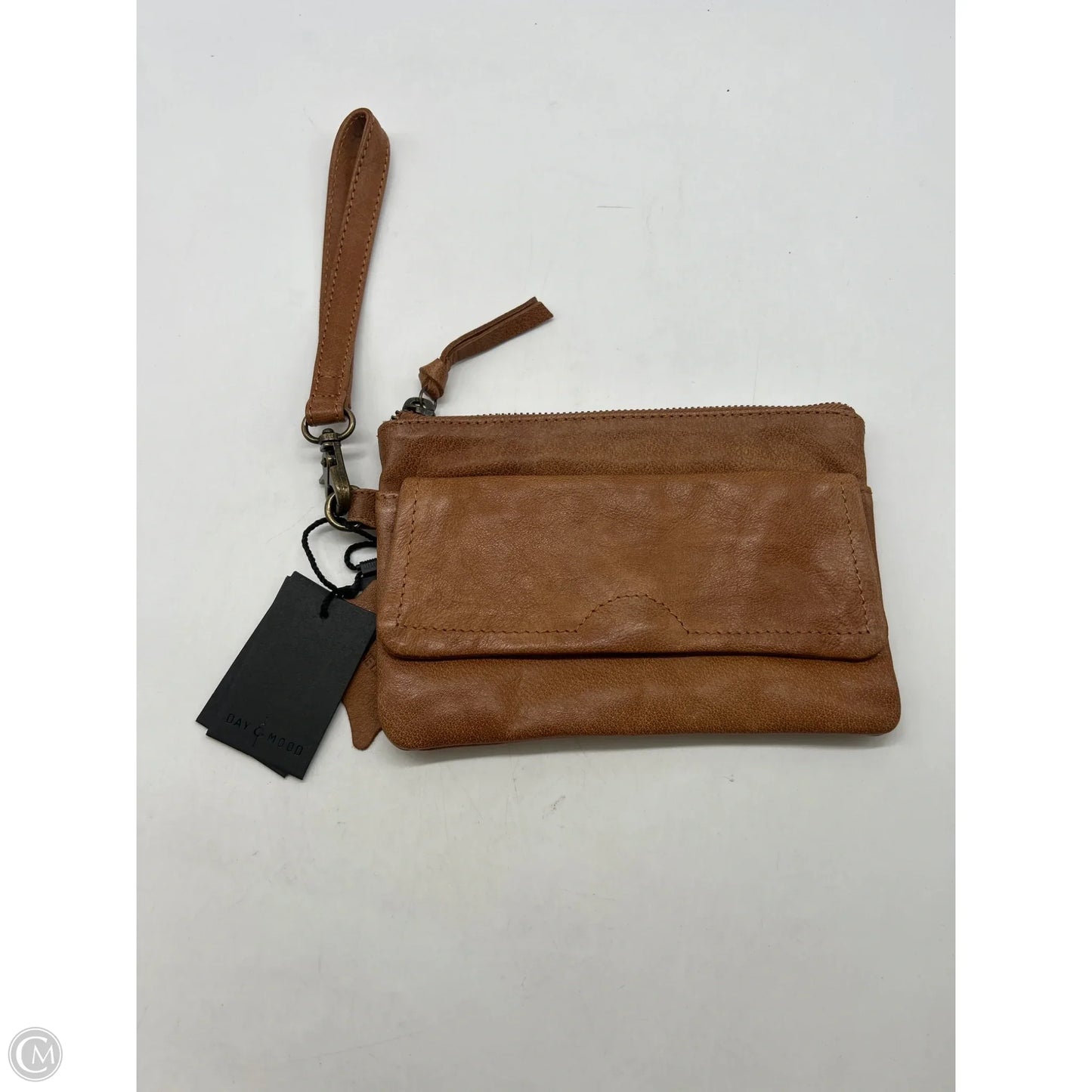Wristlet Leather By Clothes Mentor, Size: Medium
