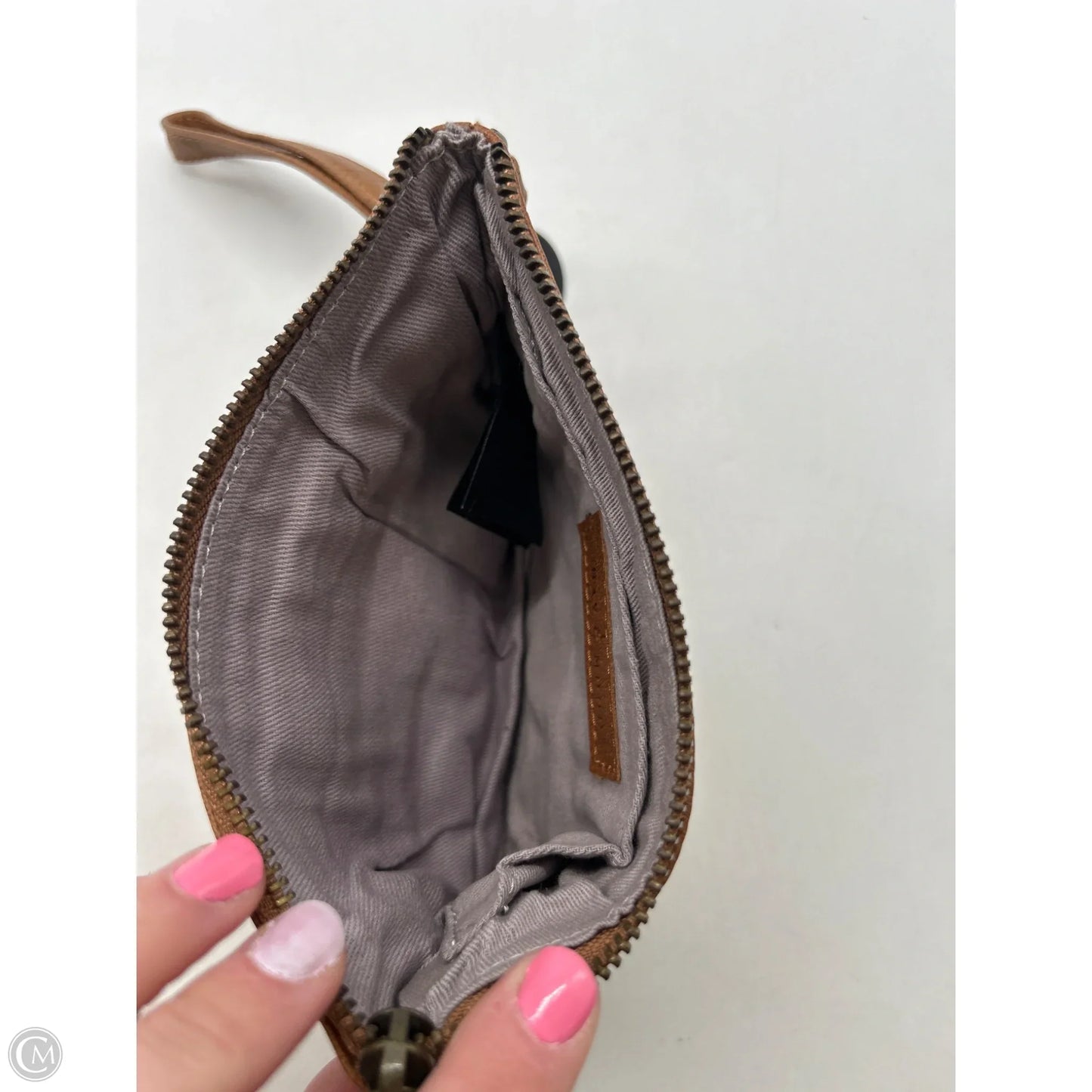 Wristlet Leather By Clothes Mentor, Size: Medium