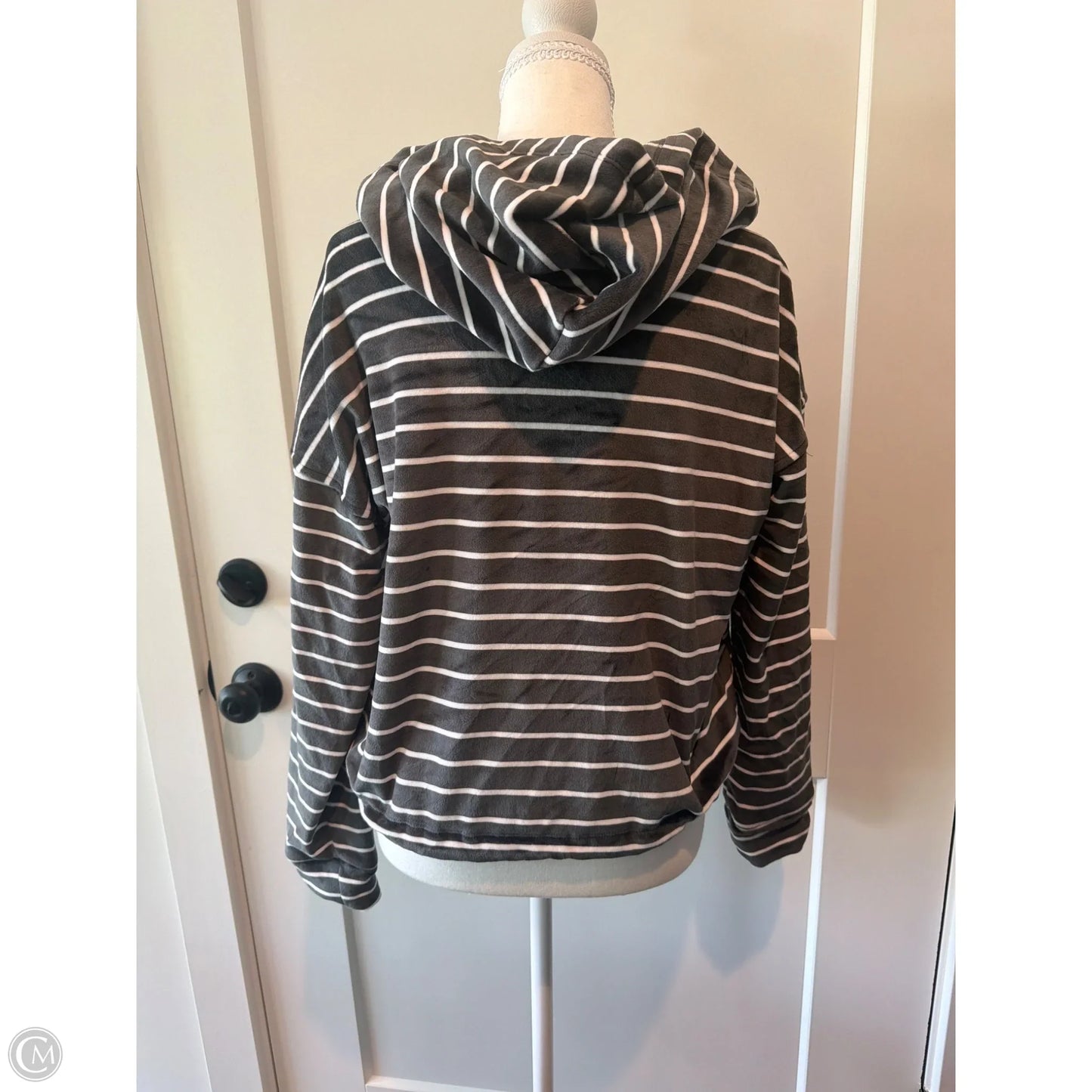 Sweatshirt Hoodie By Cable And Gauge In Grey, Size: S