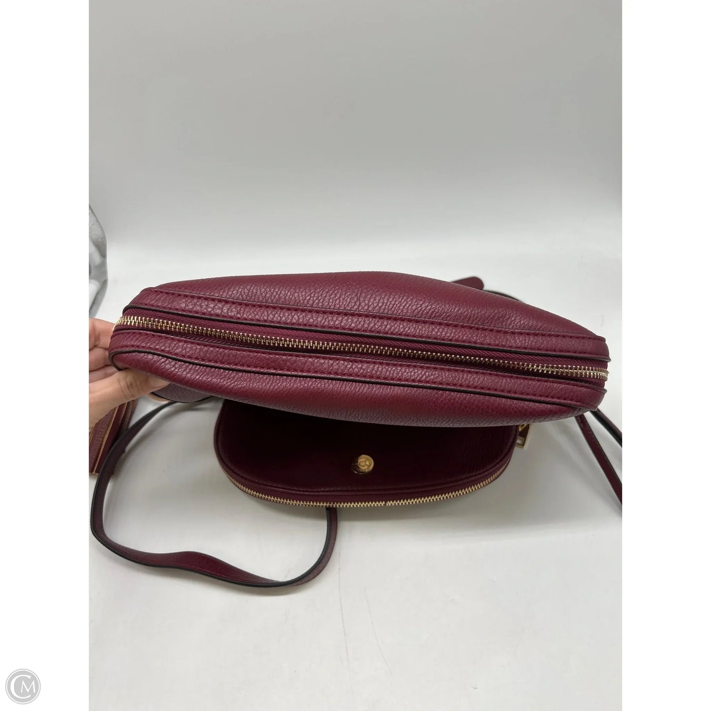 Crossbody By Clothes Mentor, Size: Medium
