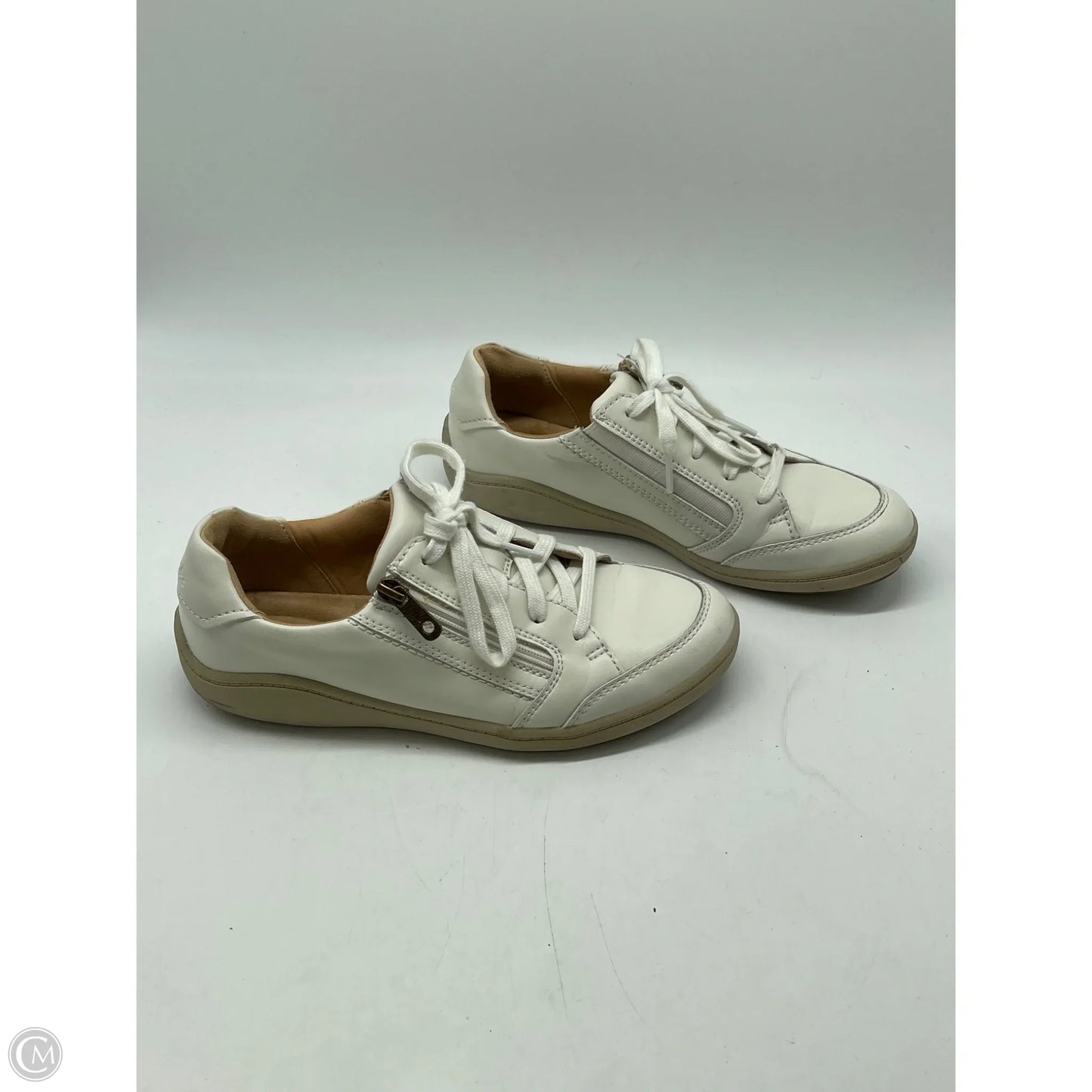 Shoes Athletic By Clarks In White, Size: 7