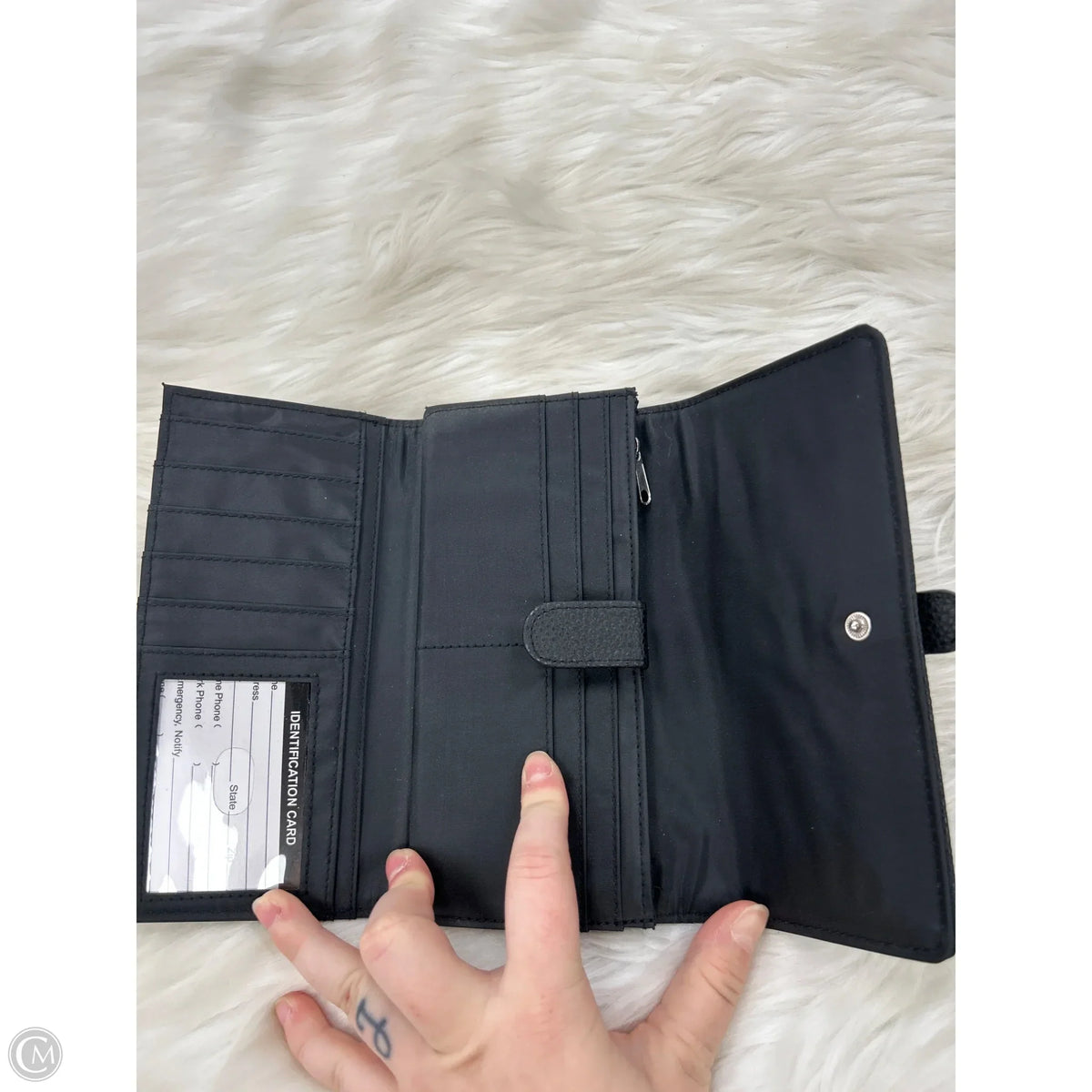Wallet By Clothes Mentor, Size: Medium