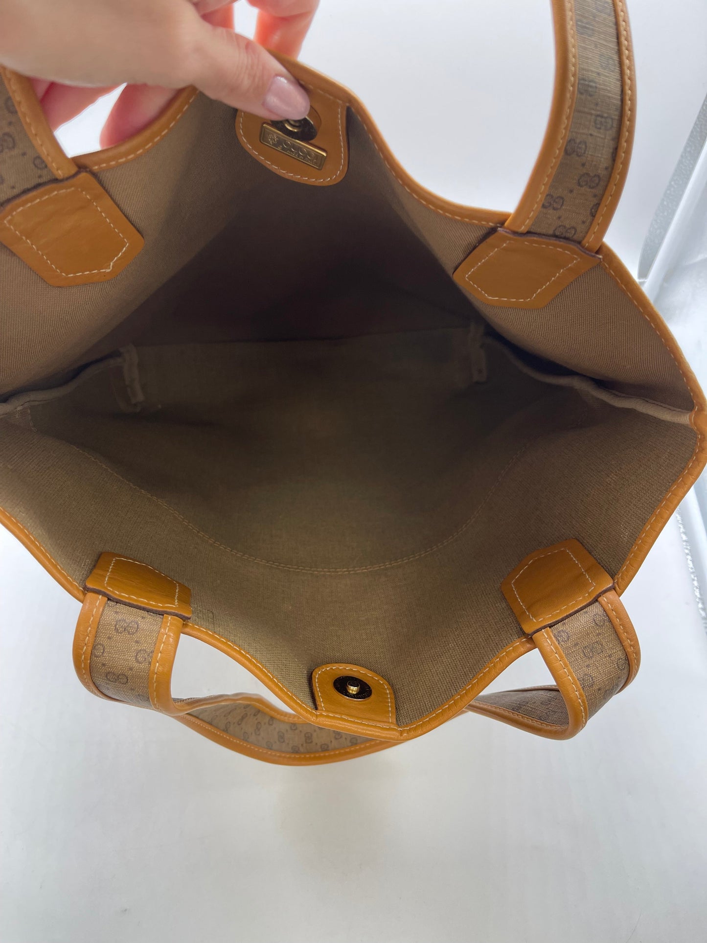 Tote Luxury Designer By Gucci, Size: Large