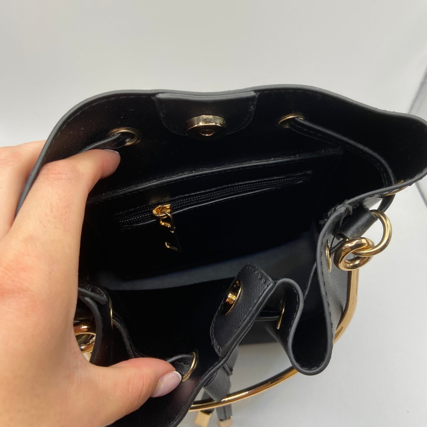 Handbag By Clothes Mentor, Size: Medium
