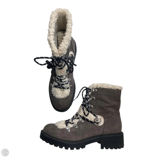 Boots Ankle Heels By Guess In Cream & Grey, Size: 9