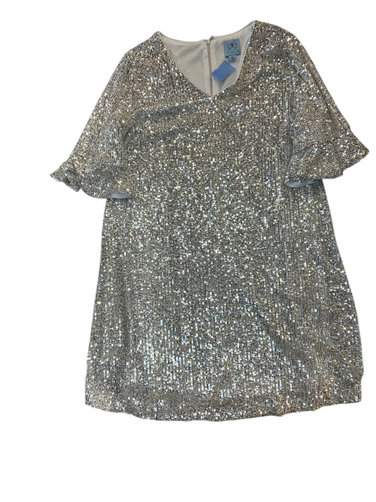 Dress Party Short By Cece In Silver, Size:1X