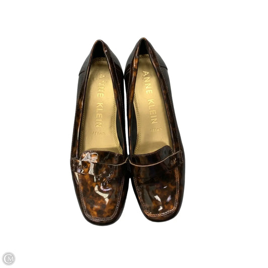 Shoes Flats By Anne Klein In Brown, Size: 8