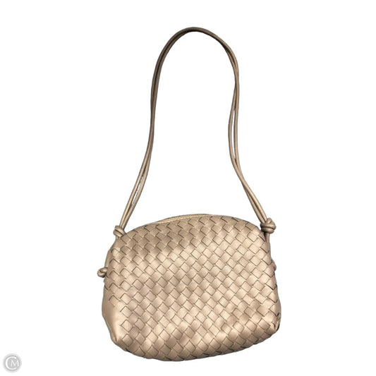Crossbody By Clothes Mentor, Size: Medium