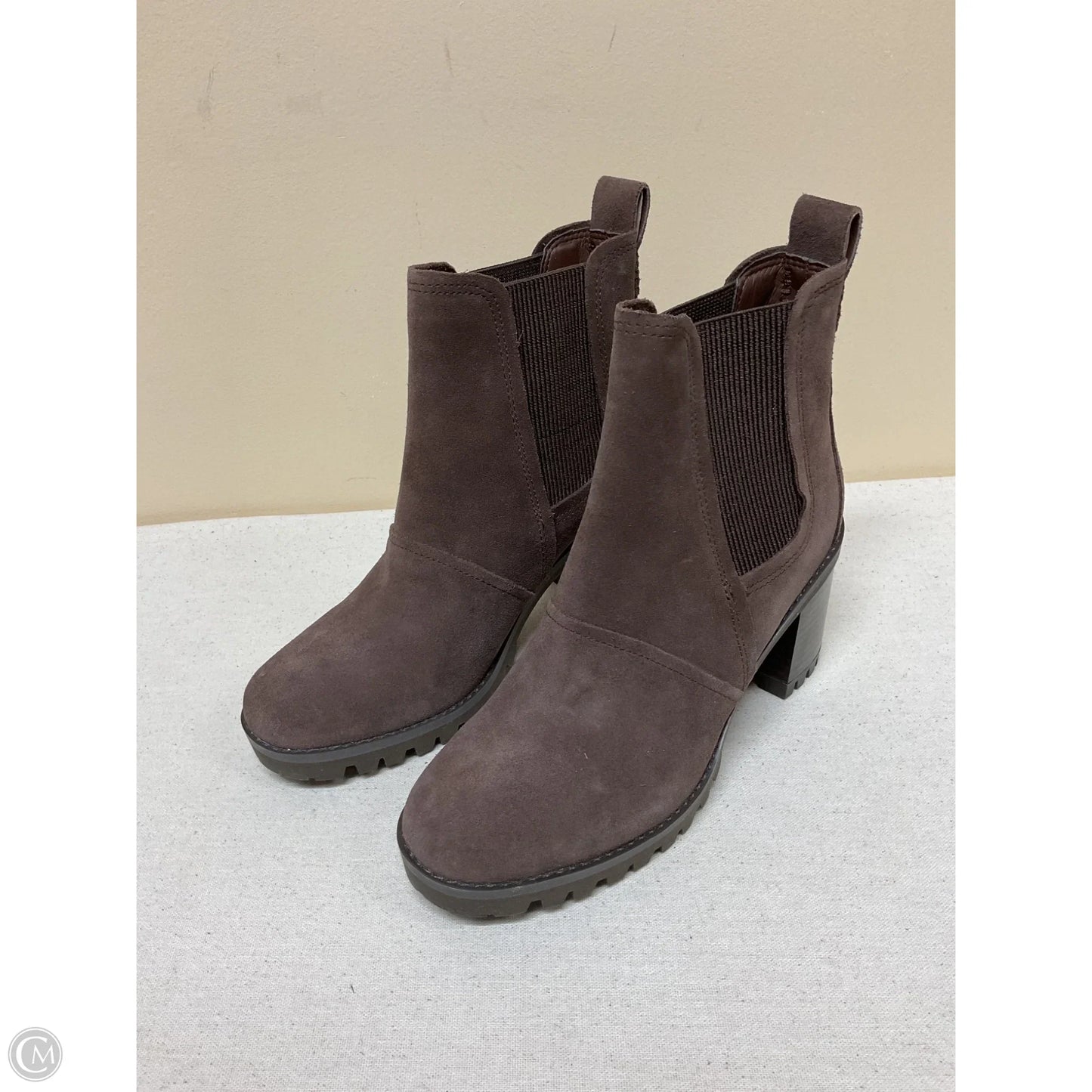 Boots Designer By Ugg In Brown, Size: 6