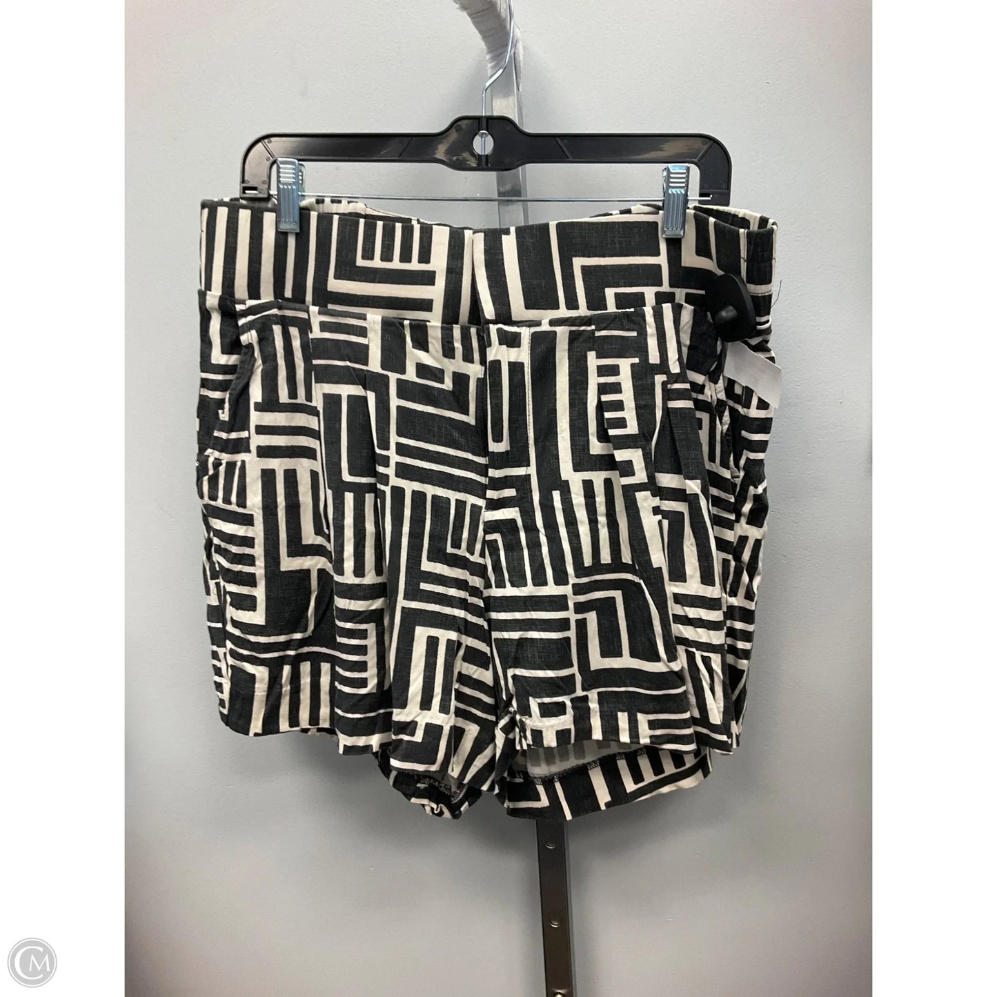 Shorts By Torrid In Grey & White, Size: 14