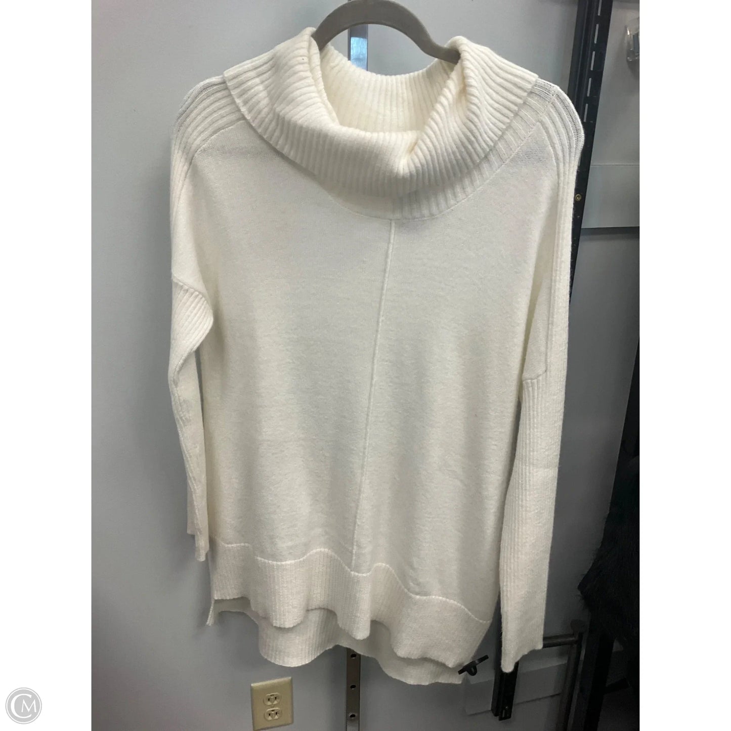Sweater By Cable And Gauge In Cream, Size: L