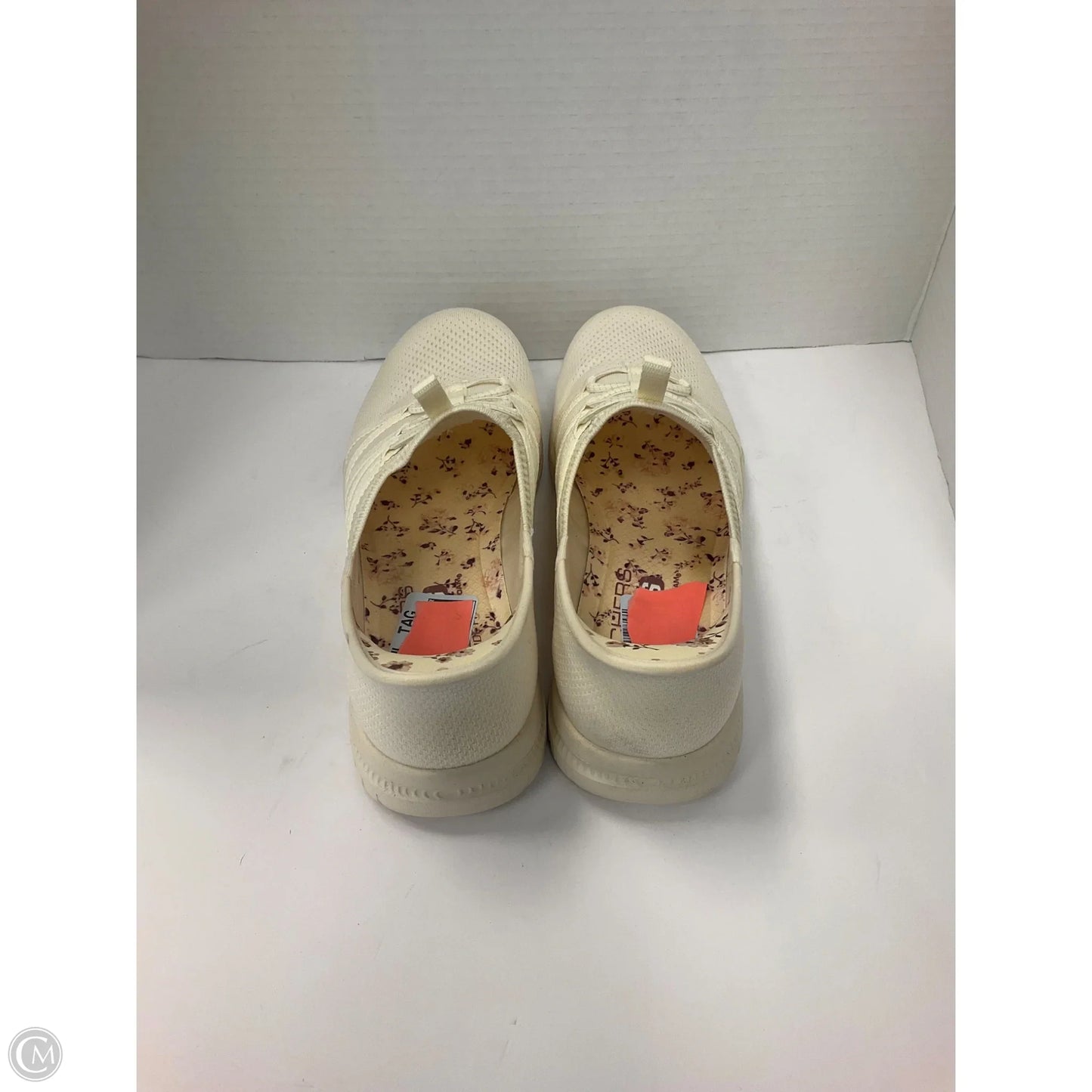 Shoes Athletic By Skechers In Cream, Size: 9