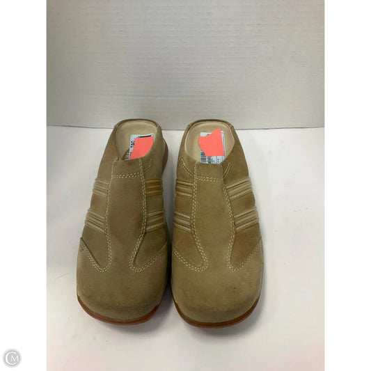 Shoes Flats By Skechers In Tan, Size: 7