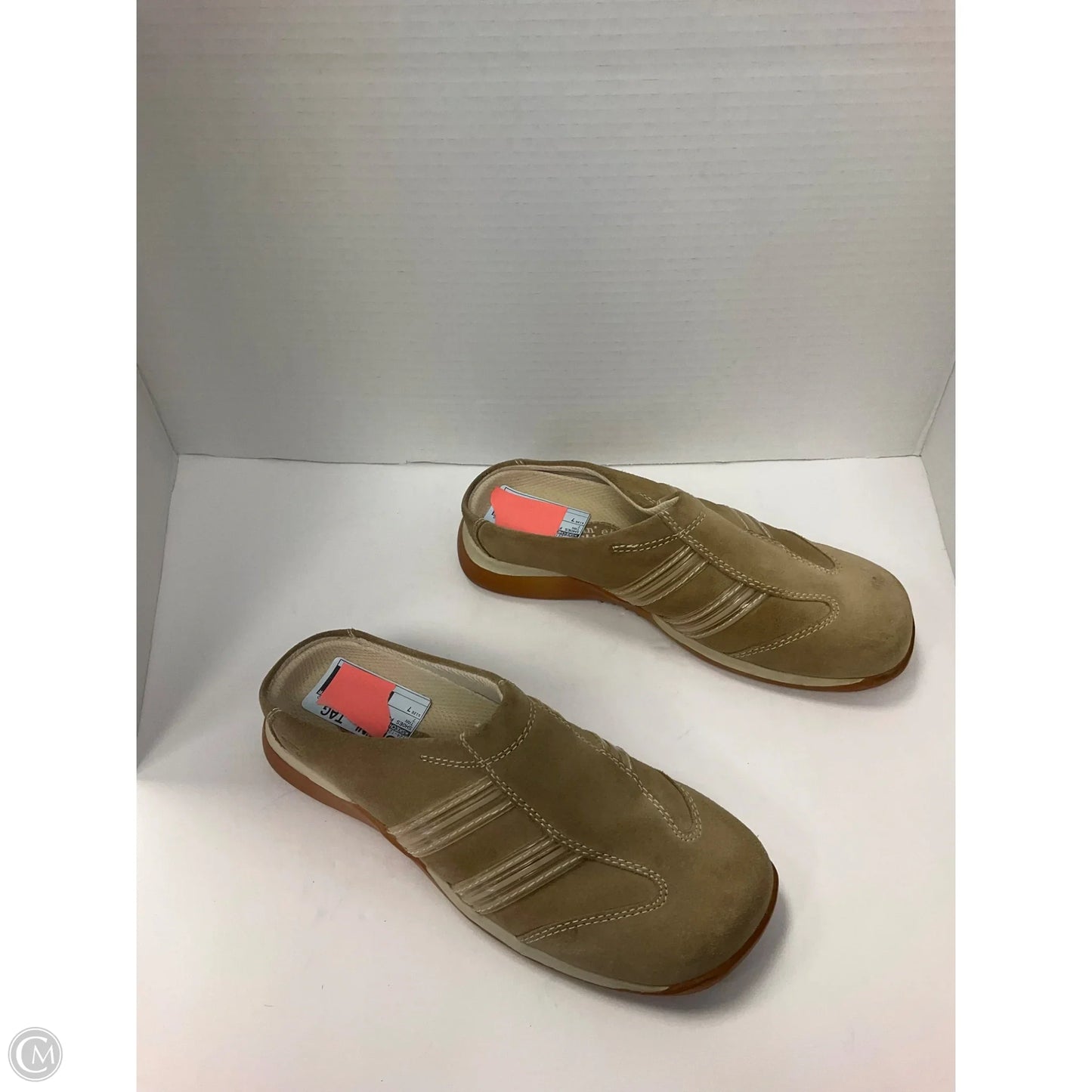 Shoes Flats By Skechers In Tan, Size: 7