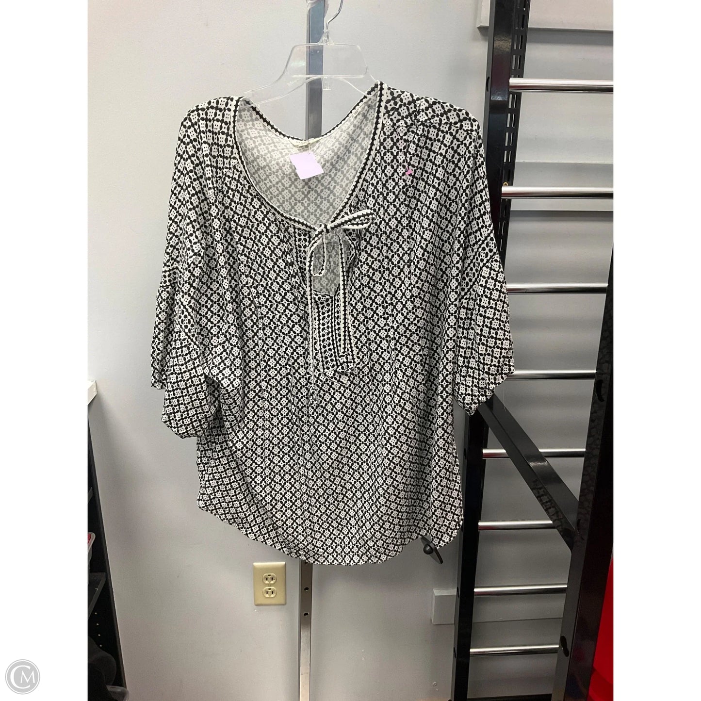 Top Short Sleeve By Max Studio In Black & White, Size: 3x