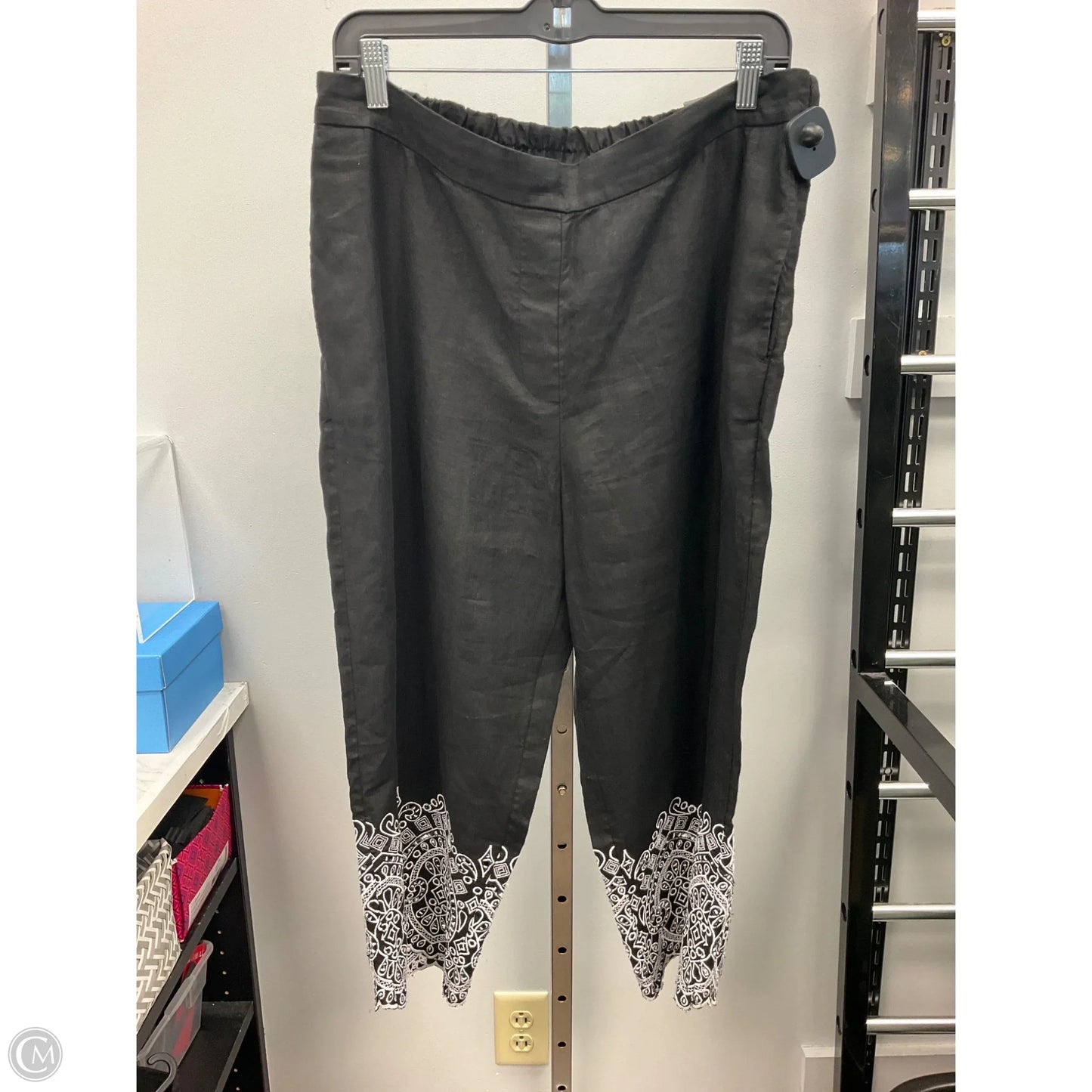 Pants Cropped By Chicos In Black, Size: 12p