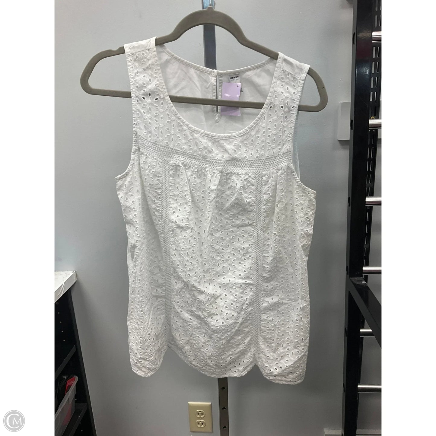 Top Sleeveless By Old Navy In White, Size: L