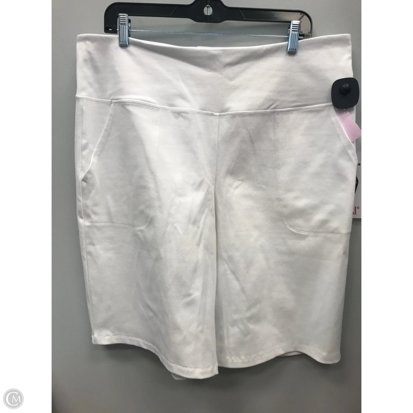 Shorts By Women With Control In White, Size: Xl