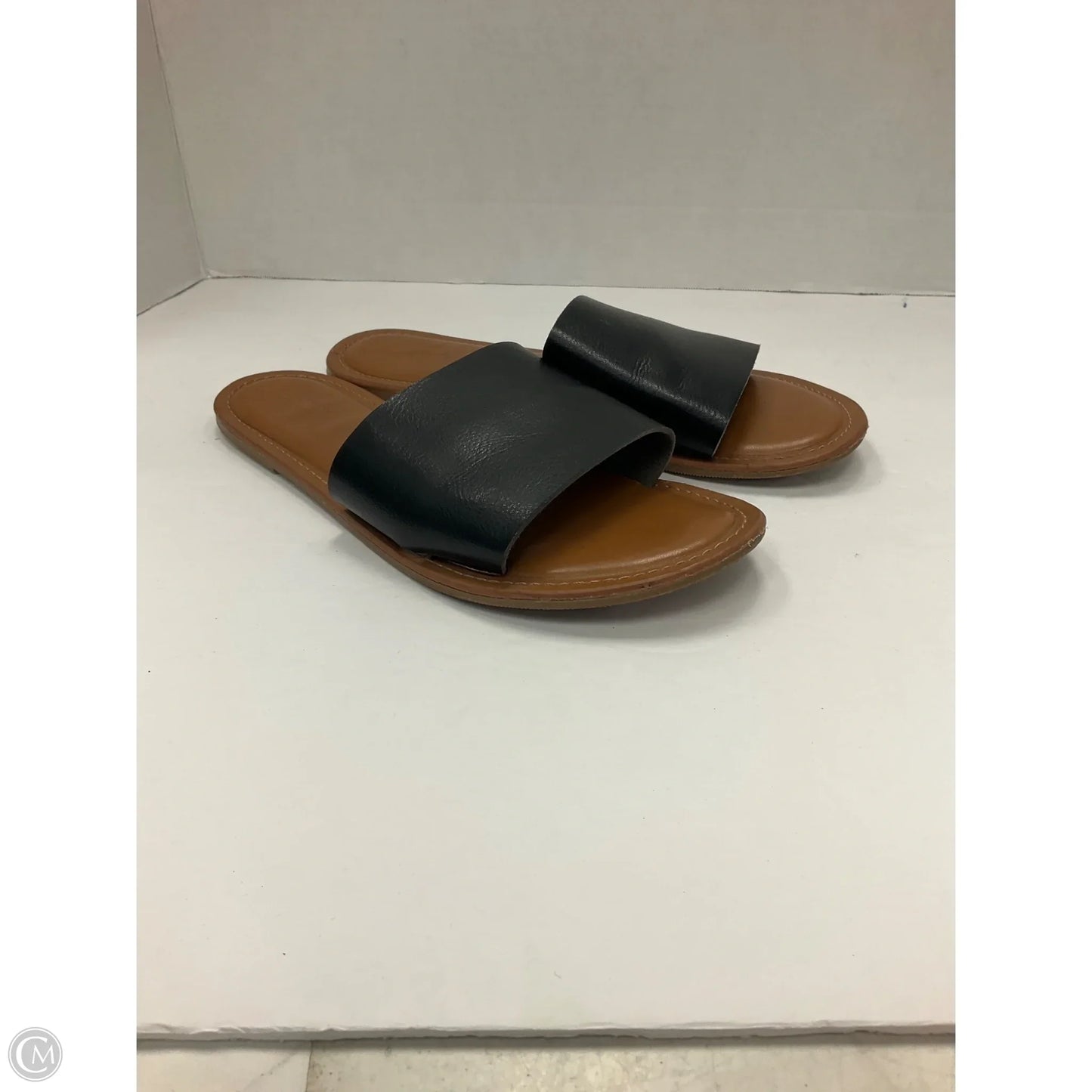 Sandals Flats By Universal Thread In Black & Tan, Size: 8