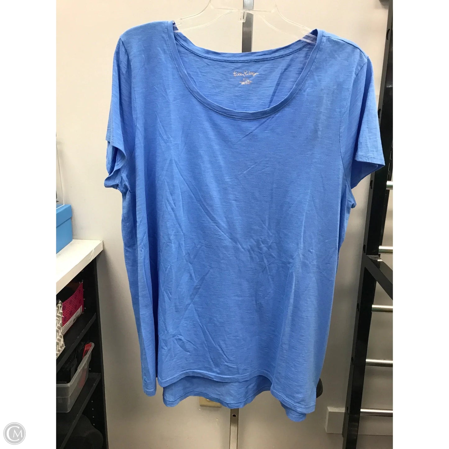 Top Short Sleeve Designer By Lilly Pulitzer In Blue, Size: Xxl