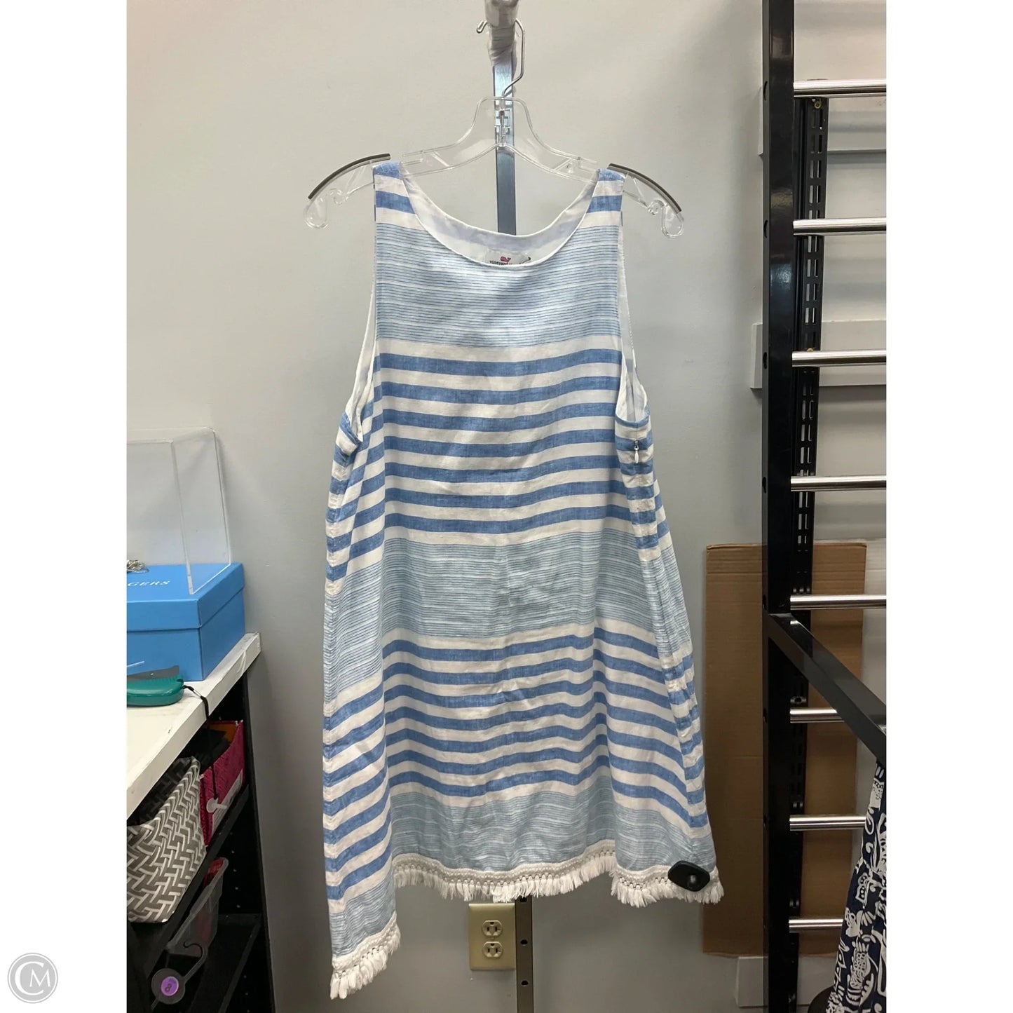 Dress Casual Short By Vineyard Vines In Striped Pattern, Size: 12