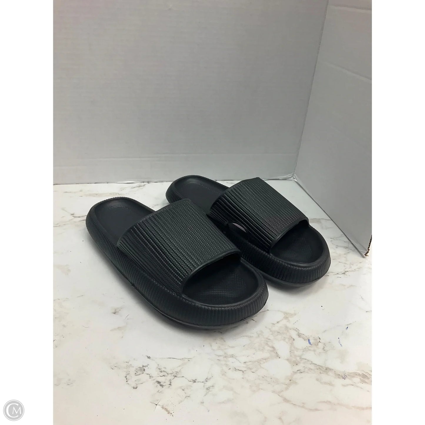 Sandals Flip Flops By Clothes Mentor In Black, Size: 7.5