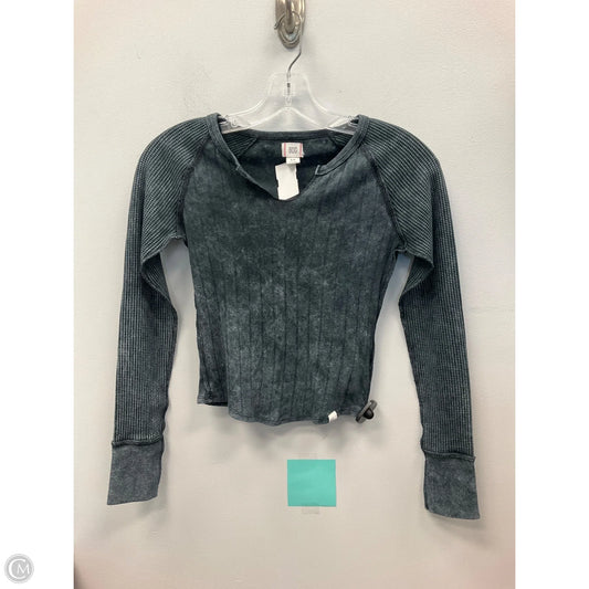 Top Long Sleeve By Bdg In Grey, Size: S