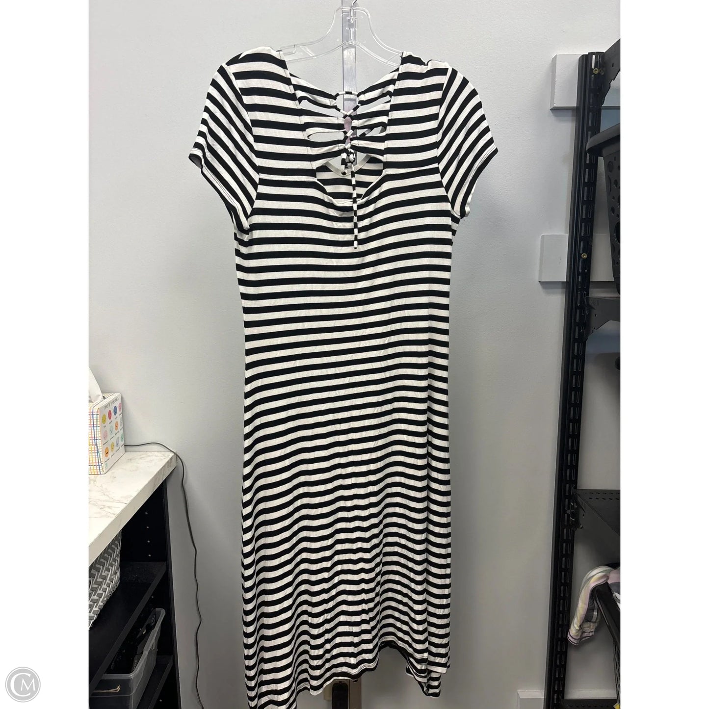 Dress Casual Short By Chicos In Striped Pattern, Size: S